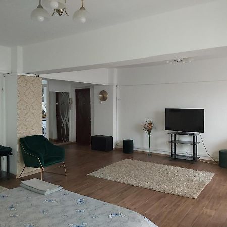 Mosilorcentralboutique Bukares Bagian luar foto