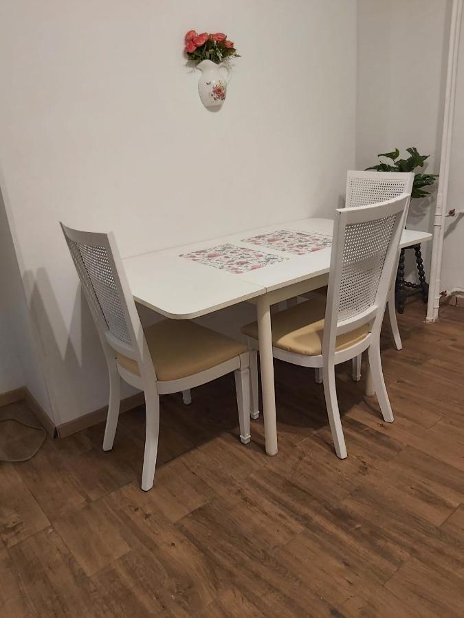 Mosilorcentralboutique Bukares Bagian luar foto