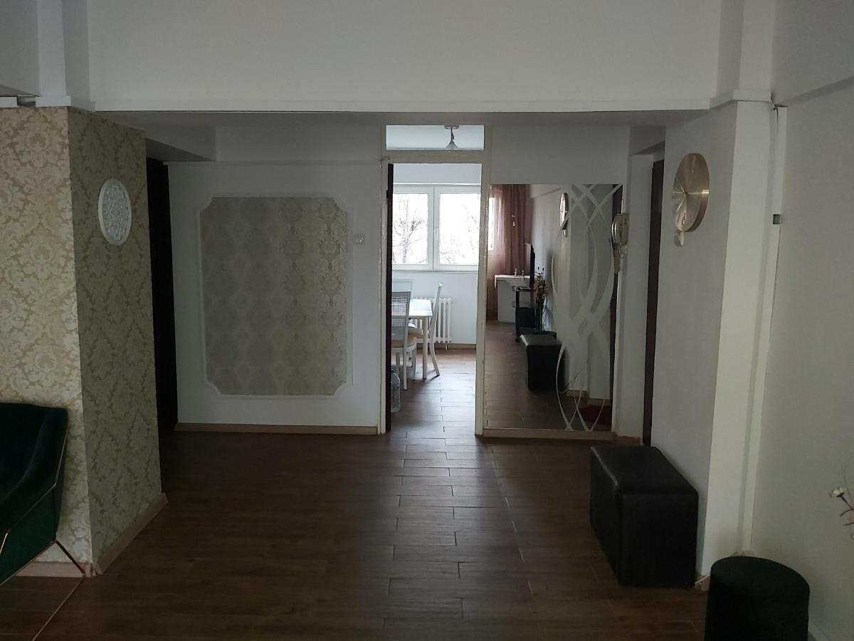 Mosilorcentralboutique Bukares Bagian luar foto